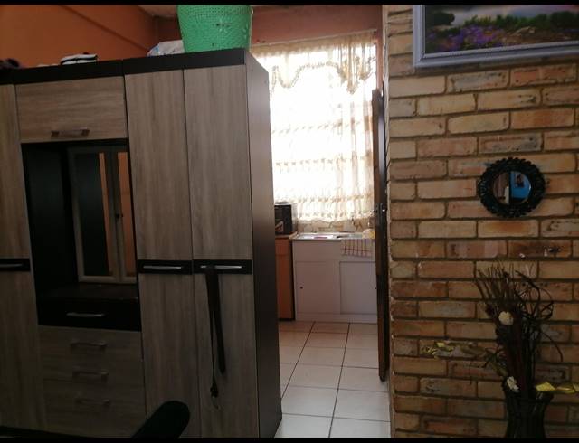 250M² BUILDING FOR SALE IN SPRINGS CENTRAL